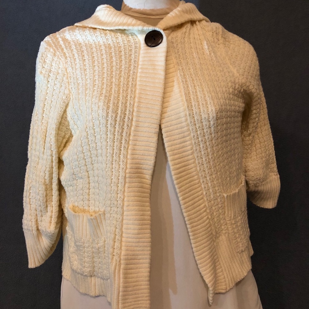 Lovely cream short sleeved sweater
